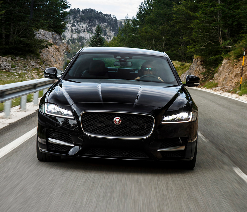 Illustration for article titled The 2016 Jaguar XF Is One Good Gimmick Short Of Perfection